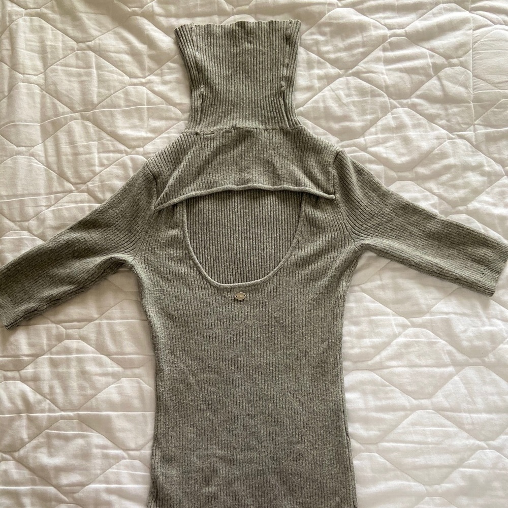 GUESS Turtleneck open back Quarter Sleeve